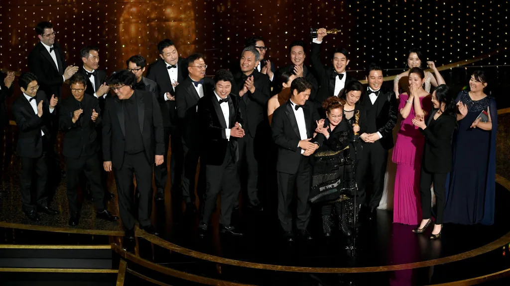 'Par&aacute;sitos' gana el Oscar a la Mejor Pel&iacute;cula