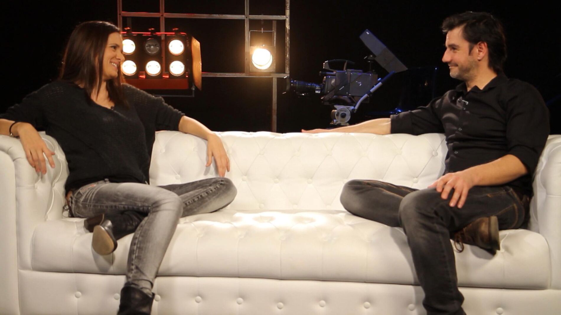 El primer beso de Valle y Quimi en ‘Compañeros’