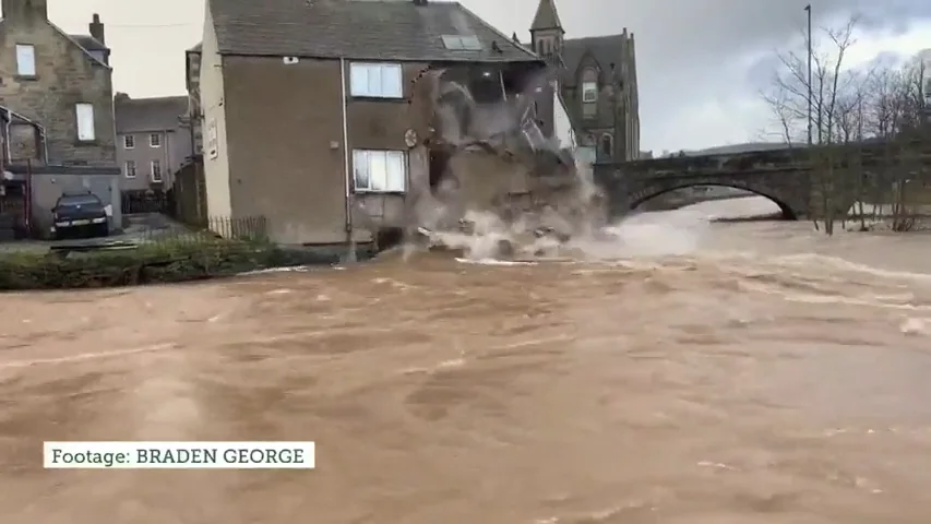 Se derrumba una casa tras la fuerza del agua por la borrasca 'Ciara' Se derrumba una casa tras la fuerza del agua por la borrasca 'Ciara'