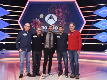 ¿Cómo les va a 'Los Lobos' tras ganar el bote de '¡Boom!'? Así se lo cuentan a Juanra Bonet ¿Cómo les va a 'Los Lobos' tras ganar el bote de '¡Boom!'? Así se lo cuentan a Juanra Bonet
