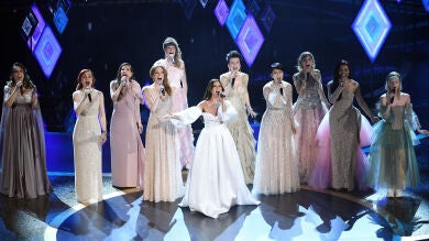¿Castellano o español? Así ha sido la actuación de Gisela en los Oscar 2020 junto a las princesas de 'Frozen 2'