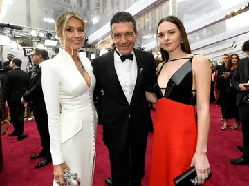 Antonio Banderas junto a su novia y su hija en los Premios Oscar 2020 Antonio Banderas junto a su novia y su hija en los Premios Oscar 2020