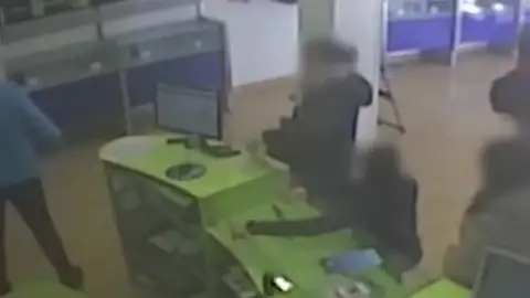 Robos violentos en tiendas de telefonía en Cataluña Robos violentos en tiendas de telefonía en Cataluña