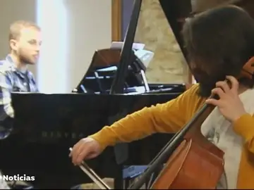 Tres jóvenes artistas llenan de música clásica un pueblo de solo diez habitantes de Burgos Tres jóvenes artistas llenan de música clásica un pueblo de solo diez habitantes de Burgos