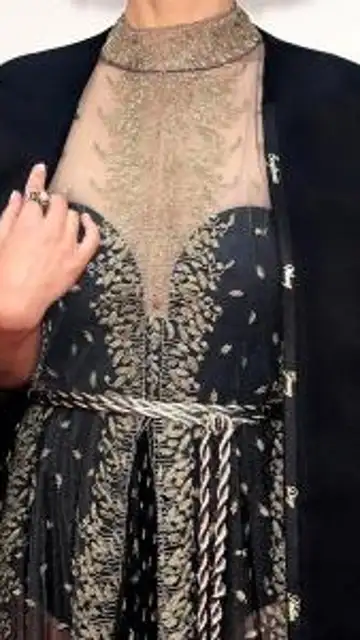 La capa reivindicativa de Natalie Portman para los Oscar 2020 La capa reivindicativa de Natalie Portman para los Oscar 2020