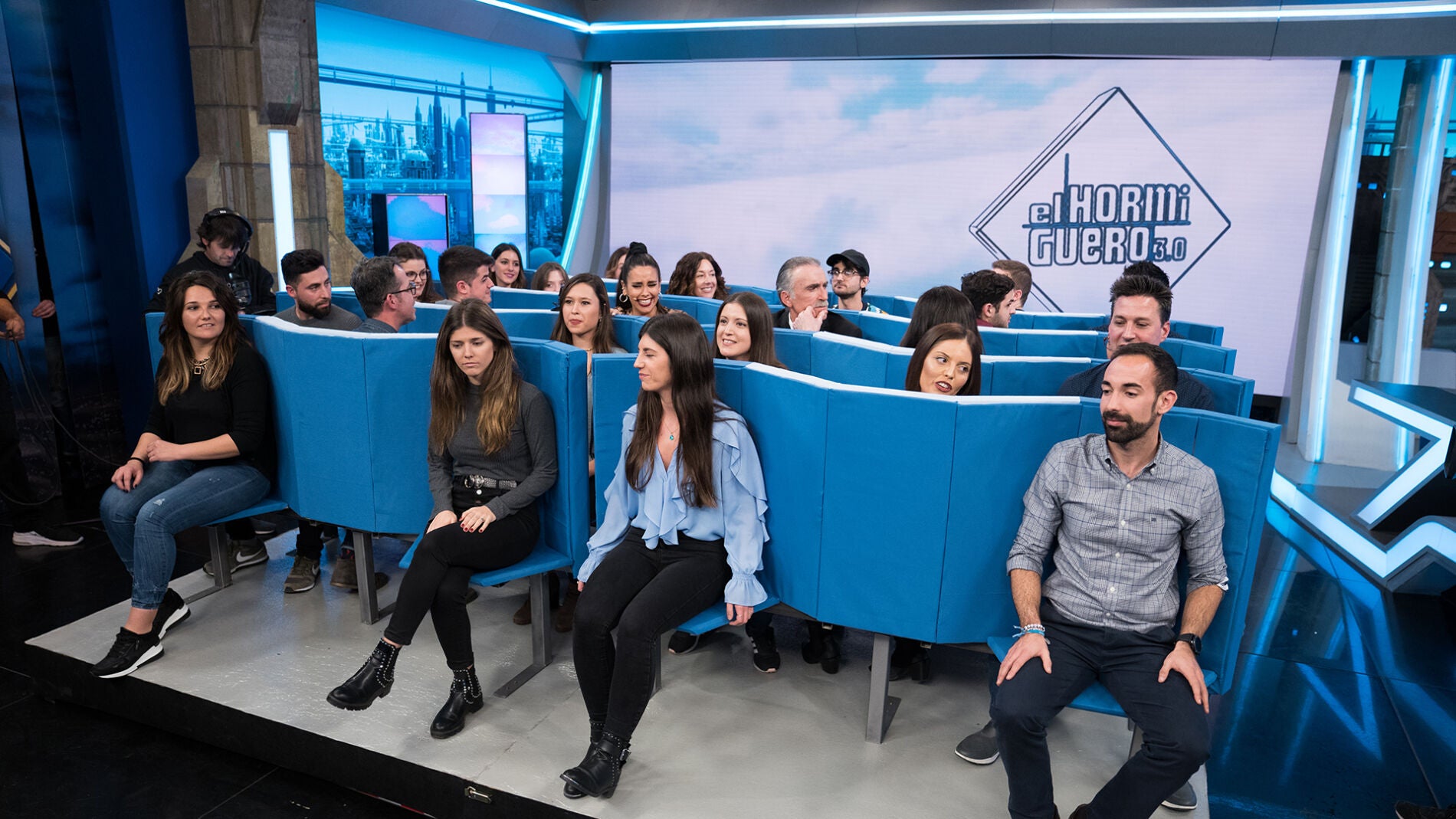 Cristina Pedroche muestra el invento que podr&iacute;a hacer de los vuelos low cost un completo infierno