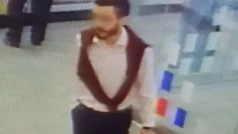 Un hombre intentó raptar a un bebé en Valencia Un hombre intentó raptar a un bebé en Valencia