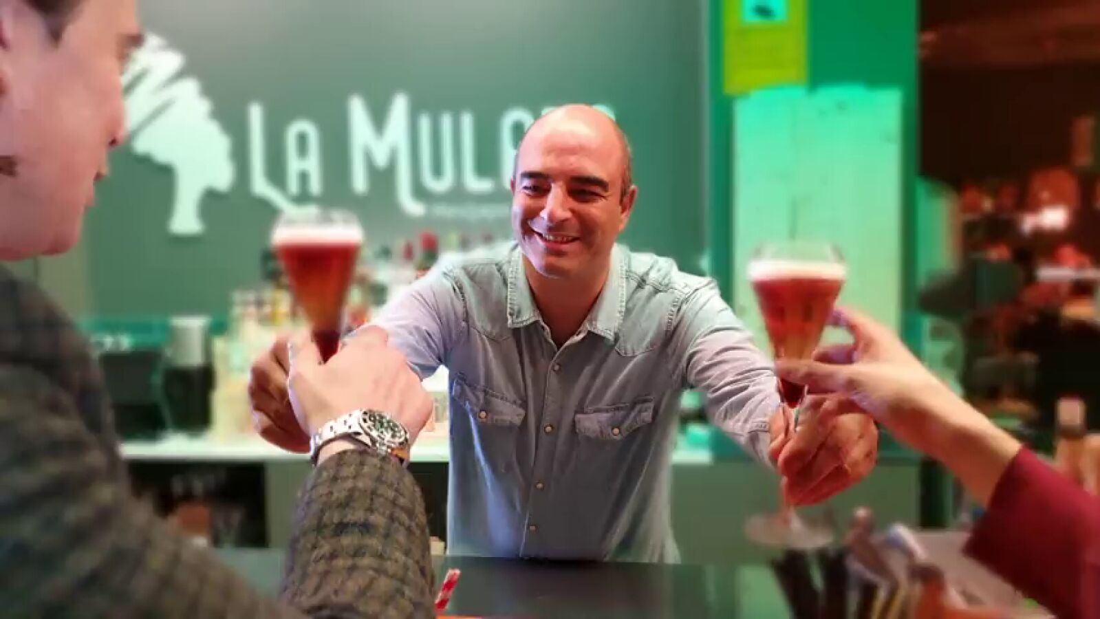 Cómo hacer un cóctel para sorprender a tu pareja por San Valentín 