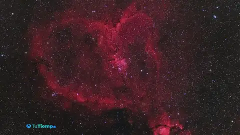 Corazones en el cielo y en la Tierra para celebrar el día de San Valentín Corazones en el cielo y en la Tierra para celebrar el día de San Valentín