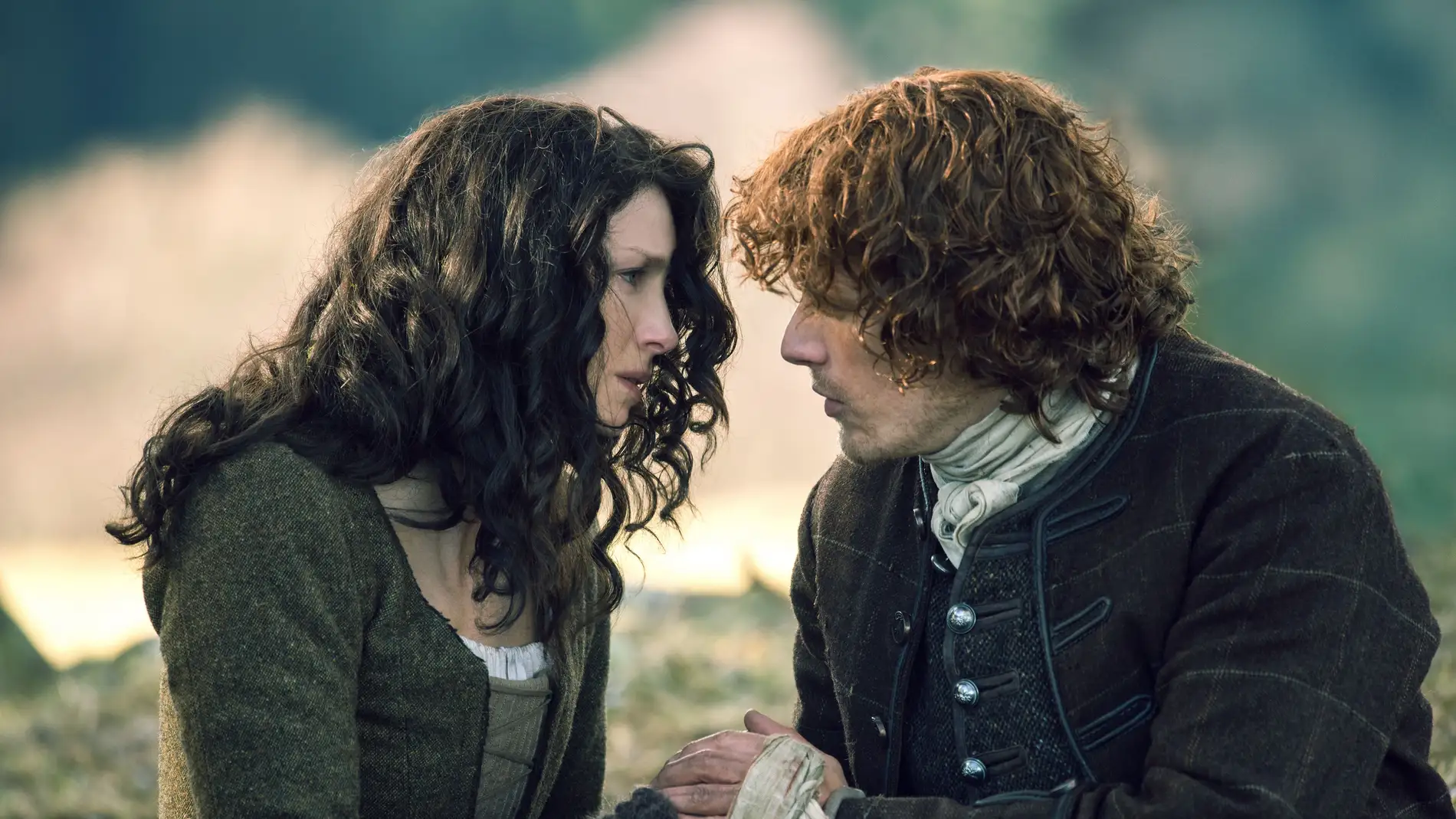 Caitriona Balfe y Sam Heughan como Claire y Jamie en 'Outlander'