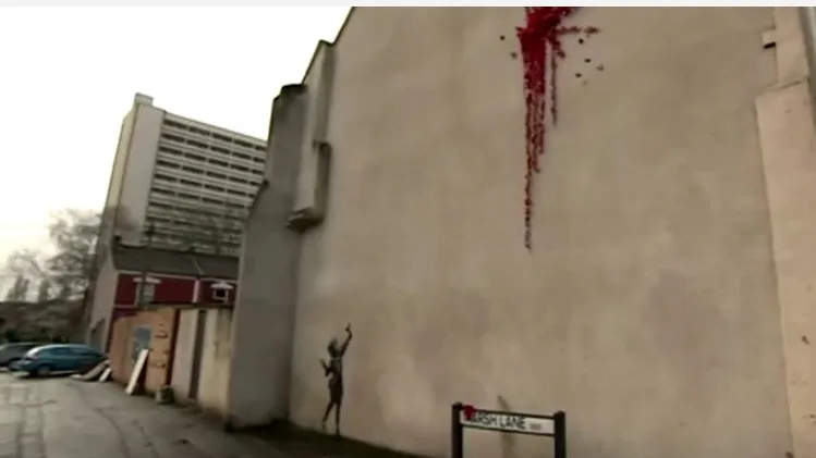 Banksy sorprende a su ciudad natal con nuevo mural por San Valent&iacute;n