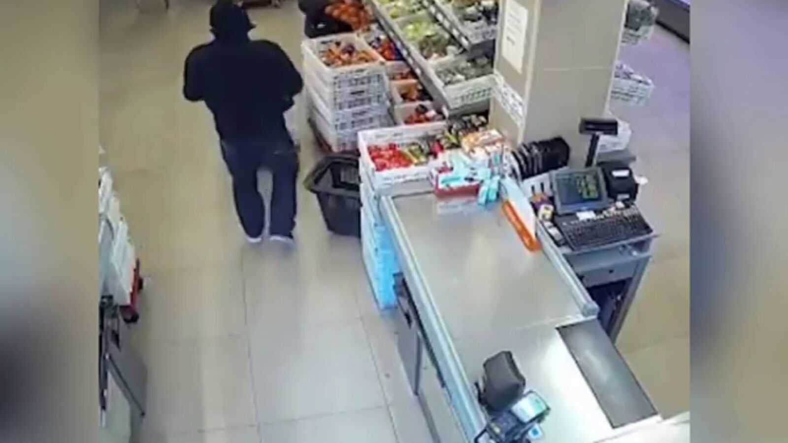 Detenido un atracador buscado por la policía mientras trataba de robar un taxi en Barcelona