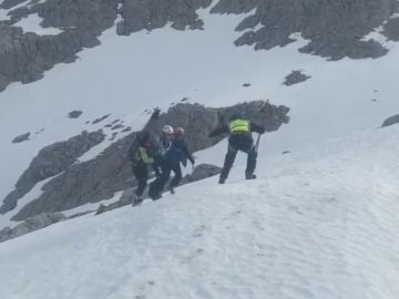 Un joven sufre politraumatismos al caer rodando 25 metros en una zona rocosa del Monte Aralar (Navarra)