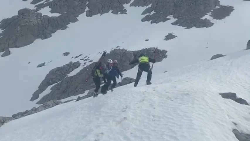 Un joven sufre politraumatismos al caer rodando 25 metros en una zona rocosa del Monte Aralar (Navarra) Un joven sufre politraumatismos al caer rodando 25 metros en una zona rocosa del Monte Aralar (Navarra)