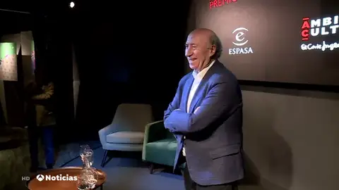 El escritor y dibujante José María Pérez, Peridis, Premio Primavera de Novela El escritor y dibujante José María Pérez, Peridis, Premio Primavera de Novela
