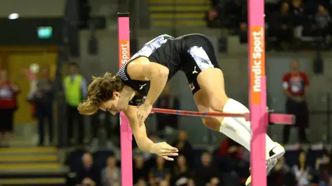 El sueco Duplantis vuelve a batir el récord del mundo de salto con pértiga El sueco Duplantis vuelve a batir el récord del mundo de salto con pértiga