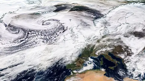 El avance de la tormenta Dennis El avance de la tormenta Dennis