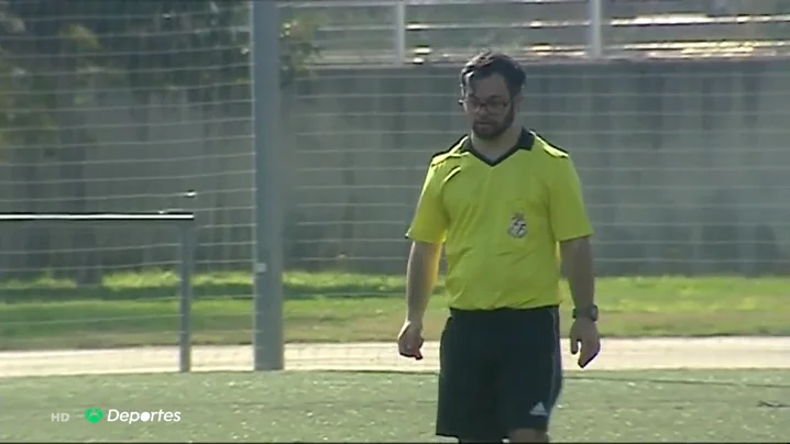Dani Alcaraz, primer árbitro con síndrome de Down en España Dani Alcaraz, primer árbitro con síndrome de Down en España