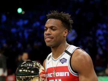 Buddy Hield se lleva el concurso de triples 