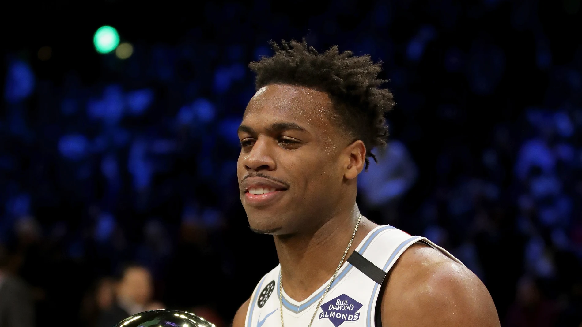 Buddy Hield se lleva el concurso de triples Buddy Hield se lleva el concurso de triples