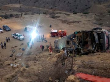 Mueren ocho aficionados del Barcelona de Ecuador al despeñarse por un barranco el autobús en el que viajaban