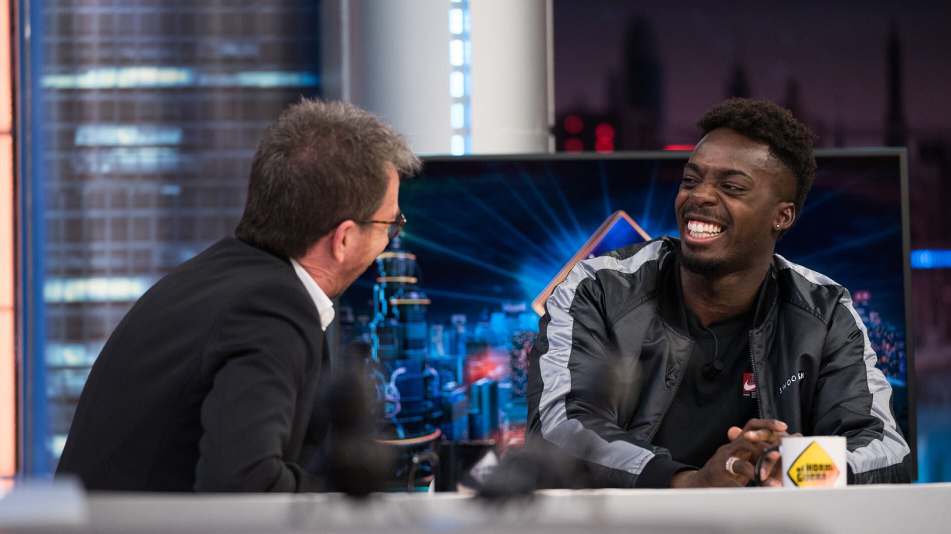 I&ntilde;aki Williams ense&ntilde;a a Pablo Motos a hablar en ghan&eacute;s en 'El Hormiguero 3.0'