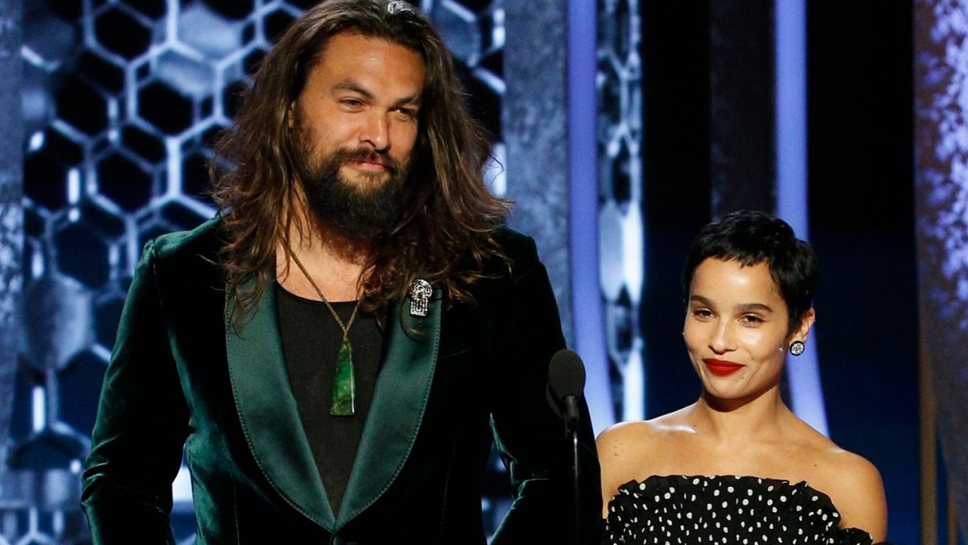 Jason Momoa y Zo&euml; Kravitz en los Oscar