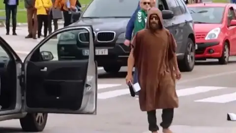 Pelea entre un taxista y un aficionado del Racing de Santander Pelea entre un taxista y un aficionado del Racing de Santander