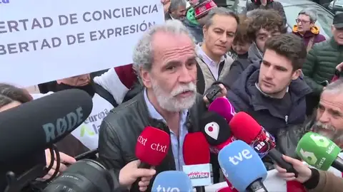 REEMPLAZO Willy Toledo, a las puertas del juzgado: "Me cago en Dios todos los días" REEMPLAZO Willy Toledo, a las puertas del juzgado: "Me cago en Dios todos los días"