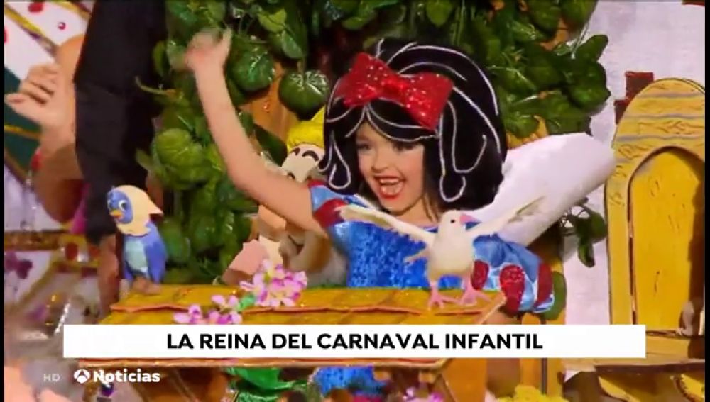La 'Blancanieves' Jennifer de Filippis se corona como la Reina Infantil del carnaval de Las Palmas de Gran Canaria