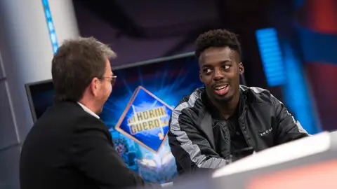 Iñaki Williams se emociona en 'El Hormiguero 3.0' al relatar la historia de superación de su familia Iñaki Williams se emociona en 'El Hormiguero 3.0' al relatar la historia de superación de su familia