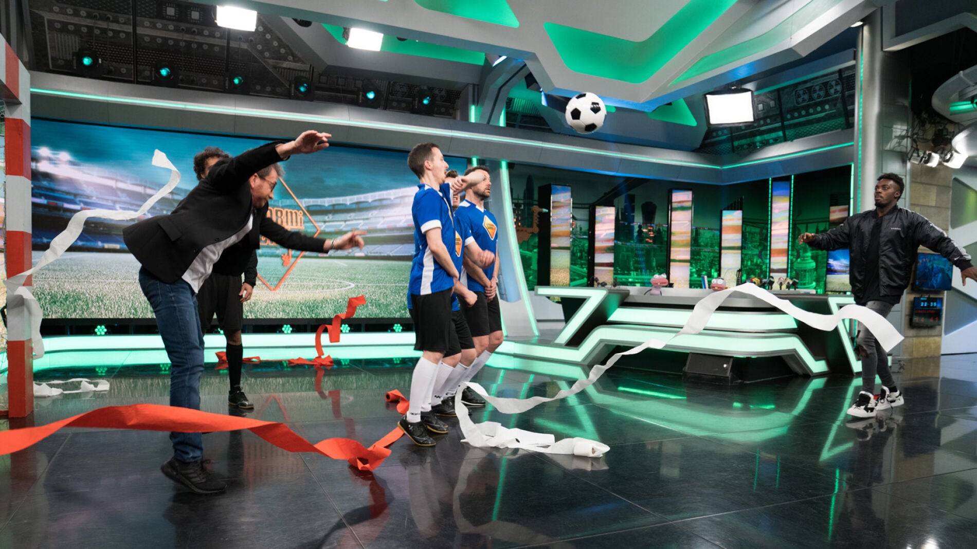 Pablo Motos lo logra en 'El Hormiguero 3.0': El presentador evita el gol de I&ntilde;aki Williams 