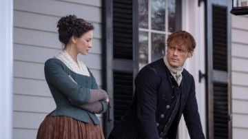 Caitriona Balfe y Sam Heughan como Claire y Jamie Fraser en 'Outlander'