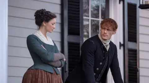 Caitriona Balfe y Sam Heughan como Claire y Jamie Fraser en 'Outlander' Caitriona Balfe y Sam Heughan como Claire y Jamie Fraser en 'Outlander'