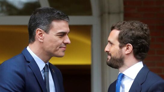 Imagen del &uacute;ltimo encuentro entre Pedro S&aacute;nchez y Pablo Casado en la Moncloa
