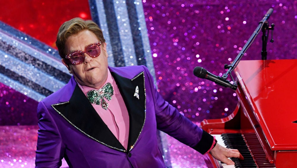 Elton John durante una actuación