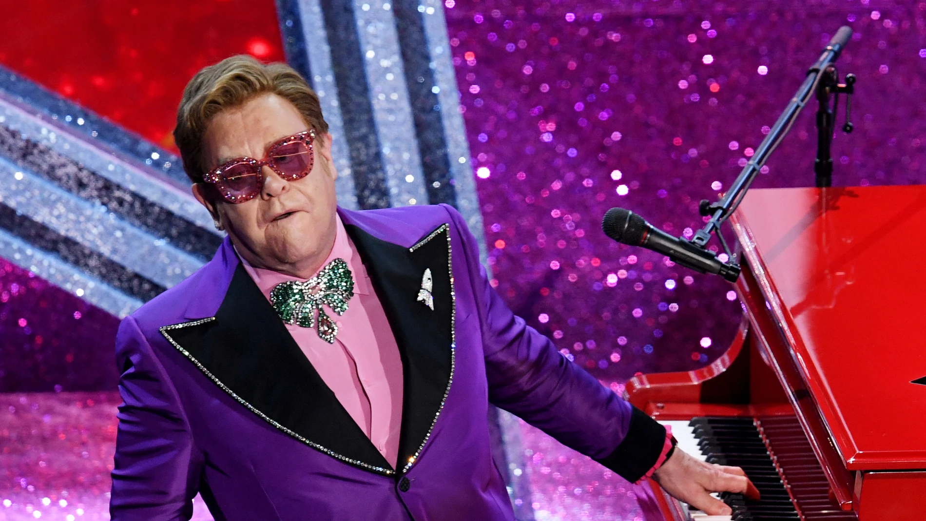 Elton John durante una actuación Elton John durante una actuación