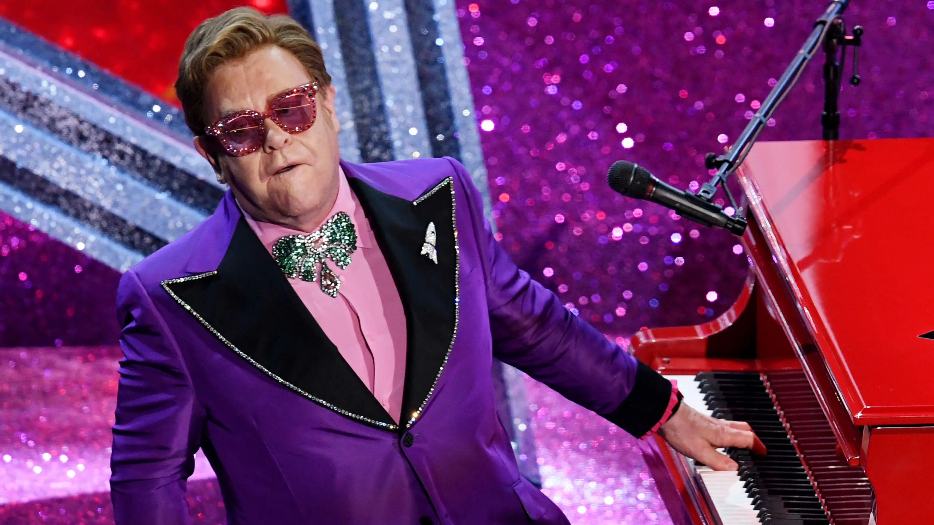 Elton John durante una actuación Elton John durante una actuación