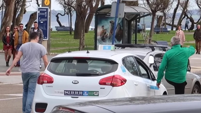 Secuencia de la pelea entre un taxista y un aficionado del Racing Secuencia de la pelea entre un taxista y un aficionado del Racing