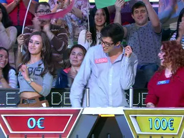 Los concursantes de ‘La ruleta de la suerte’ bailan al ritmo de ‘Cúbrele de besos’ Los concursantes de ‘La ruleta de la suerte’ bailan al ritmo de ‘Cúbrele de besos’