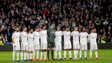 Minuto de Silencio en el Santiago Bernabéu