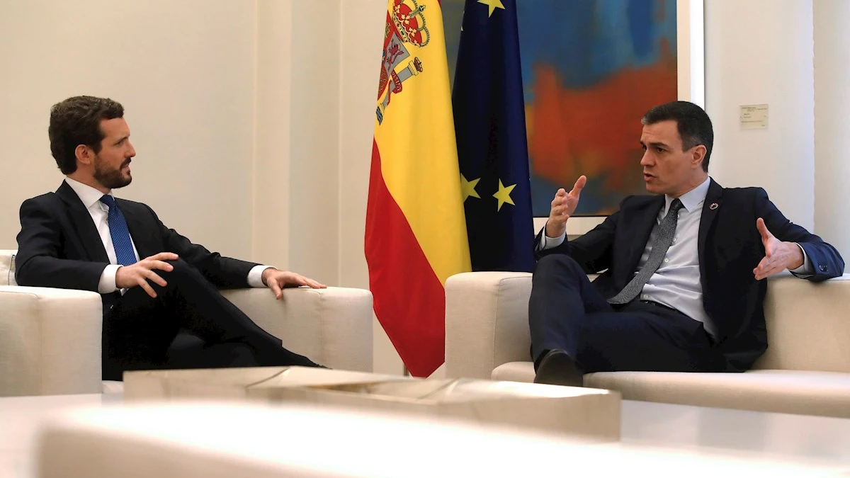 Pedro Sánchez y Pablo Casado se reúnen en Moncloa Pedro Sánchez y Pablo Casado se reúnen en Moncloa