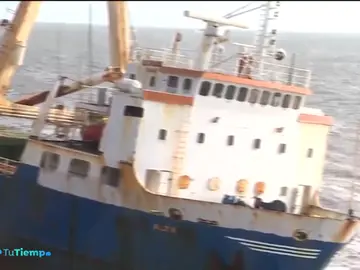La tormenta 'Dennis' arrastra hasta Irlanda el 'barco fantasma' que quedó a la deriva en las Bermudas en 2018 La tormenta 'Dennis' arrastra hasta Irlanda el 'barco fantasma' que quedó a la deriva en las Bermudas en 2018