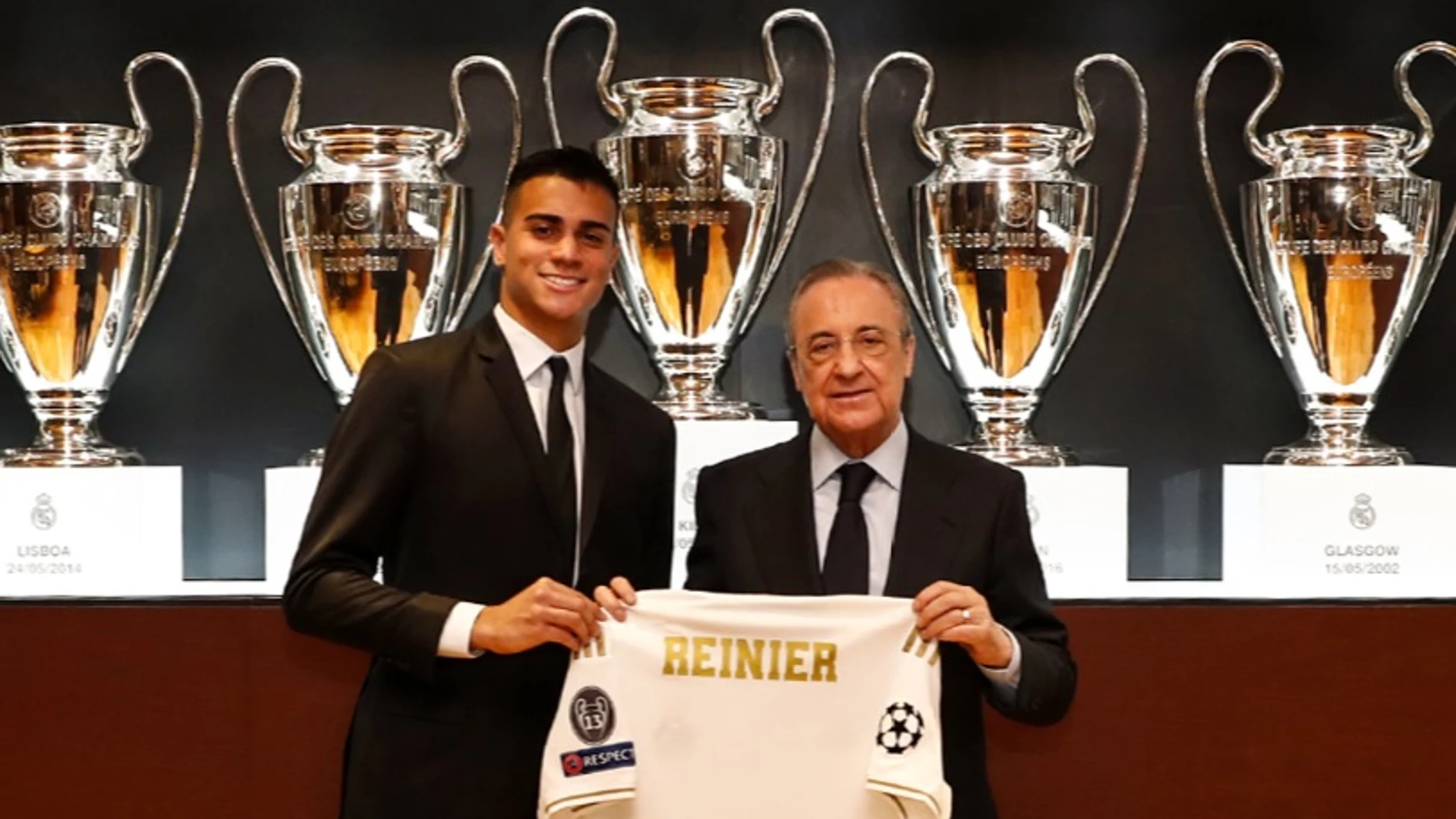 Renier, en su presentación con el Real Madrid Renier, en su presentación con el Real Madrid