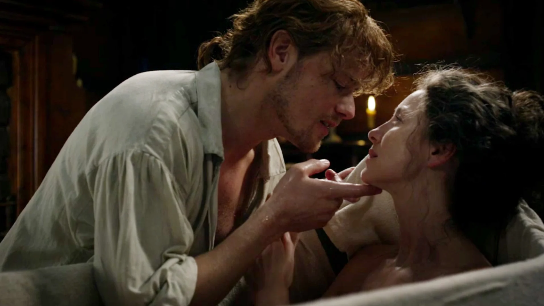 Sam Heughan y Caitriona Balfe como Jamie Fraser y Claire en 'Outlander' Sam Heughan y Caitriona Balfe como Jamie Fraser y Claire en 'Outlander'