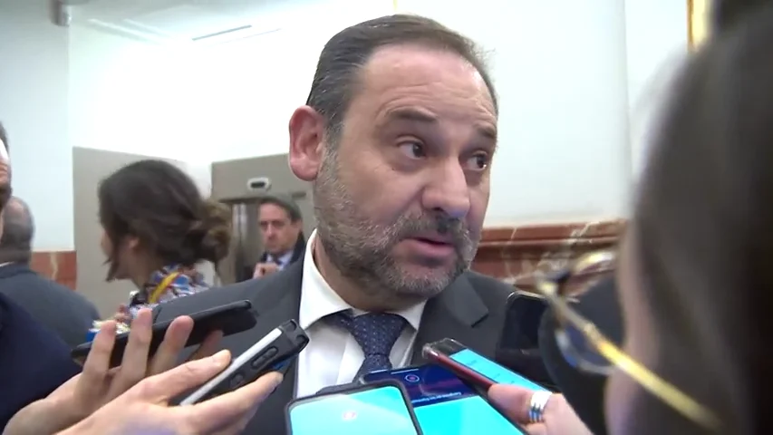 Jos&eacute; Luis &Aacute;balos se muestra"encantado" con que se guarden v&iacute;deos de Barajas y asegura que est&aacute; "muy tranquilo"