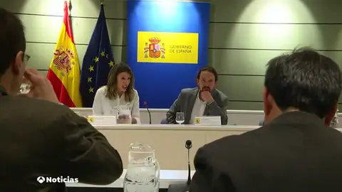 Pablo Iglesias anima a los agricultores a "seguir apretando"·... y le toman la palabra Pablo Iglesias anima a los agricultores a "seguir apretando"·... y le toman la palabra
