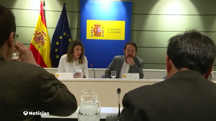 Pablo Iglesias anima a los agricultores a "seguir apretando"·... y le toman la palabra Pablo Iglesias anima a los agricultores a "seguir apretando"·... y le toman la palabra