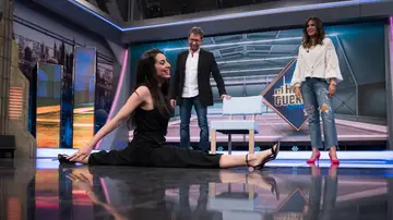 ¡Espectacular!: Almudena Cid mide el plató de 'El Hormiguero 3.0' con sus piernas