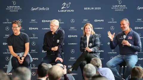 Fabio Capello junto a Arsene Wenger, Jill Ellis y Ruud Gullit Fabio Capello junto a Arsene Wenger, Jill Ellis y Ruud Gullit